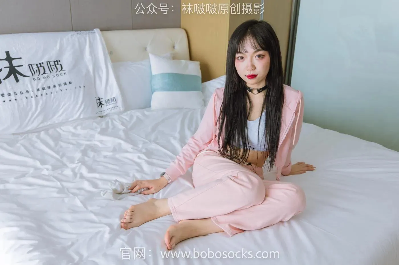 [BoBoSocks袜啵啵]NO.141 周周-运动鞋、白棉袜、裸足 [140P]插图6